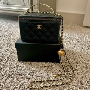 CHANEL VINTAGE VANITY